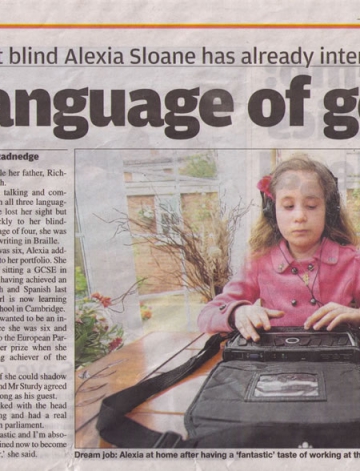 دختر نابینای 10 ساله؛ مترجم 5 زبانه پارلمان اروپا